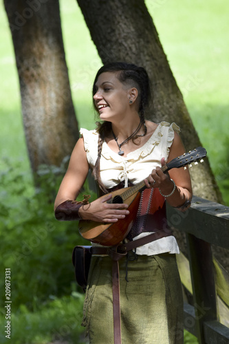 funny, pretty bard is singing happily in the forest