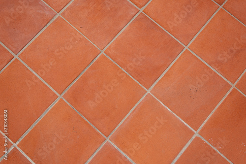 Bodenplatten mit Struktur in roter Farbe
