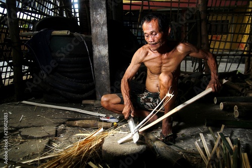 Bamboo furniture maker