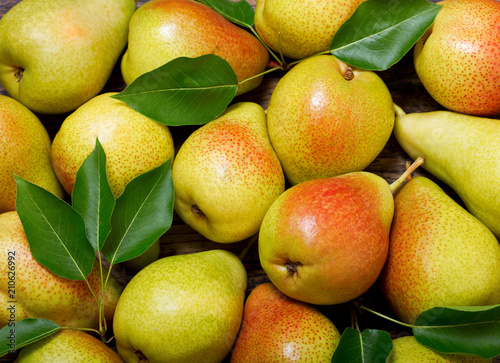 fresh pears with leaves, top view