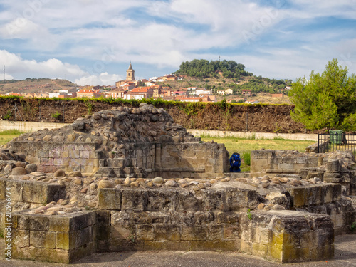 A little break at the ruins of the medieval monastery of the Order of San Juan de Acre - Navarrete, La Rioja, Spain