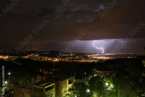 Temporale notturno si avvicina su Ancona