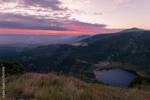 Zmierzch nad kotliną