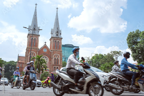 Motorbikes and Notre-Dame Cathedral in Saigon, Vietnam ホーチミンを走るバイクとノートルダム大聖堂