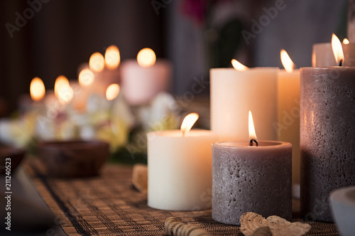 Ustawienie spa z aromatycznymi świecami