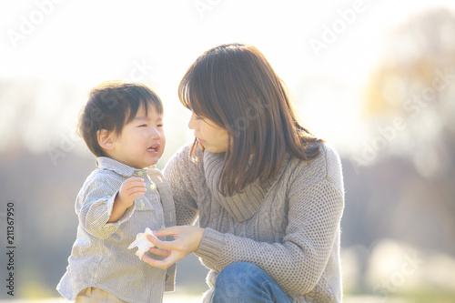 泣く子ども