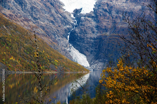 Øksfjordjøkelen Gletscher in Nord Norwegen