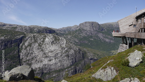 Oberhalb von Lysebotn (Norwegen) in den Bergen, Aussicht auf den Fjord