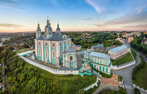 Widok z lotu ptaka Uspenskiy Cathedral w Smoleńsku, Rosja