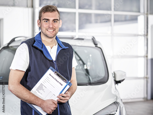 Autoservice in der Werkstatt