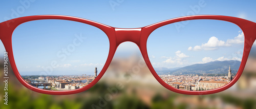 Oglądaj przez okulary ostre, bez ostrzenia okularów