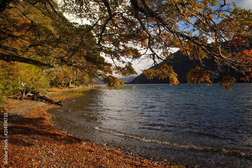 Lago Hermoso ubicado en el Parque Nacional Lanin, provincia de Neuquen, Argentina.