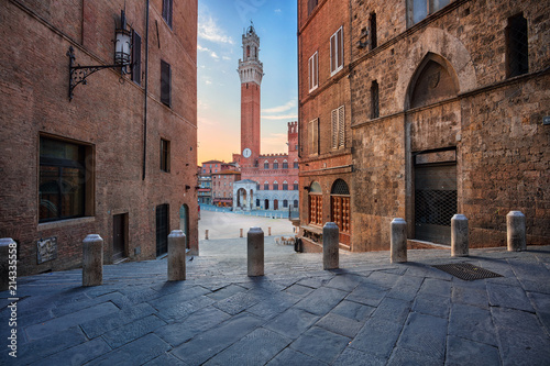 Siena. Cityscape image of Siena, Italy with Piazza del Campo during sunrise.