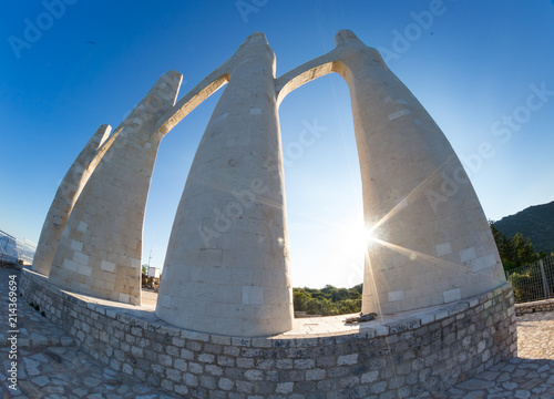 a monument devoted to the Souliotisses who in 1803 committed suicide by jumping on the gulf to avoid capture by the Turks, preveza, zalogogo, greece