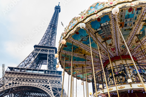 Carrousel and the Tour Eiffel at the end of winter