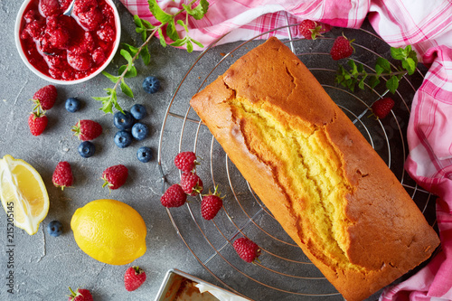  lemon cake or pound cake with berries