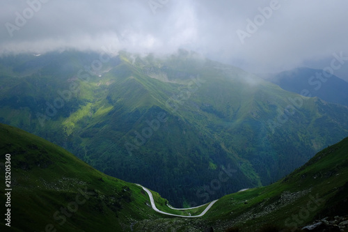 Rumunia, Karpaty Rumuńskie - Góry Fagaras, zejście we mgle do szosy transfogaraskiej w Górach Paltinu