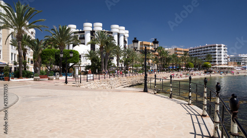 Strandpromenade Santa Eularia auf Ibiza HD Format