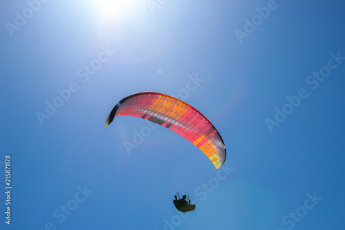 Silhouette of para glider flying