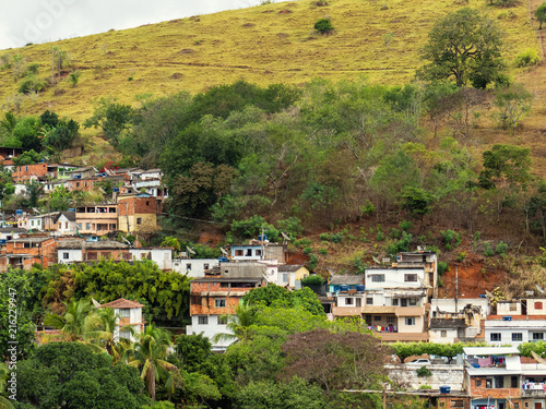 Vila, Bairro, construído no morro