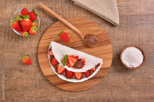 Tapioca filled with hazelnuts cream and strawberries