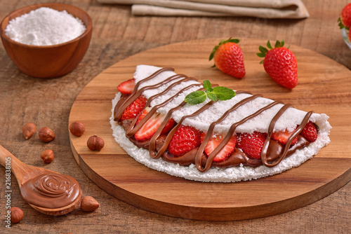 Tapioca filled with hazelnuts cream and strawberries