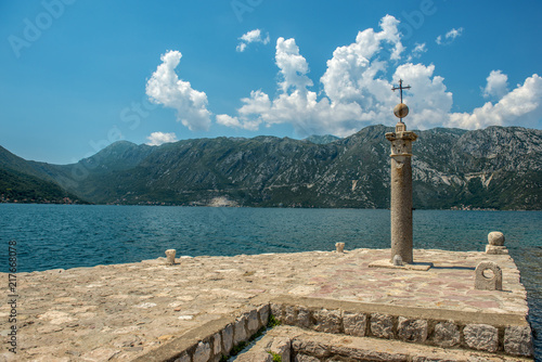 Klasztor św. Jerzego benedyktynów na wyspie św. Jerzego Ostrów Sveti Dorde. Jedna z dwóch wysepek w pobliżu wybrzeża miasta Perast w zatoce Kotor.