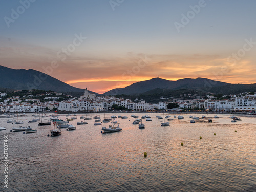 Atardecer y puesta de sol en Cadaqués, Alt Empordà , Girona. Cataluña. España