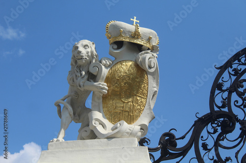 armoirie impériale au château du belvédère à vienne en autriche