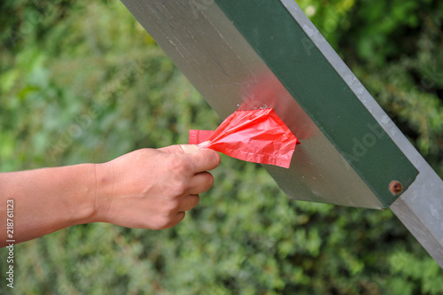 Hundetoilette Kottüten Tütenspender Spender im park Hundestrand Hundekot