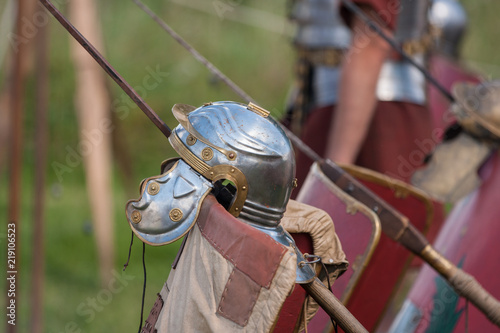 Römerhelm auf Schildern