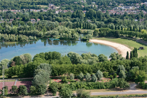 vue aérienne de la Base de Loisirs du Val de Seine à Verneuil sur Seine dans les Yvelines en France