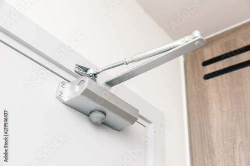 Door Closers automatic closing door device for security