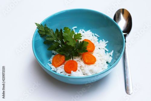 domowy rosół z ryżem pietruszką i marchewką