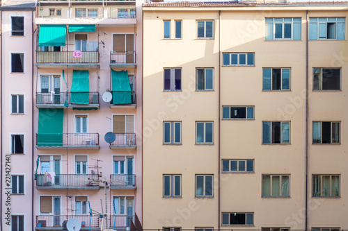 Facciate di palazzi edilizia popolare