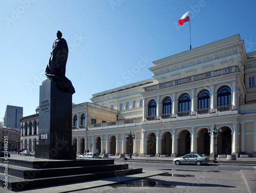 Rathaus mit Słowacki-Denkmal , Warschau, Polen