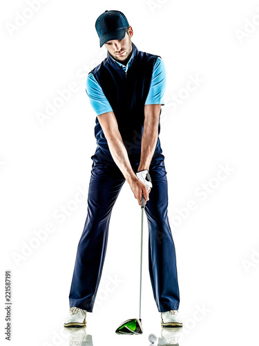 jeden golfista kaukaski mężczyzna gra w golfa w studio na białym tle