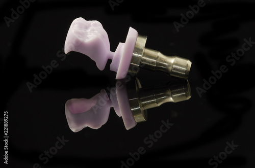 Molar of lithium Disilicate glass-ceramic block for the CAD CAM technology.