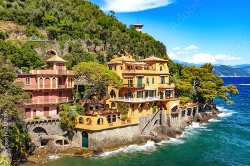 Portofino, Ligurie, Italie - vue sur des maisons luxueuses