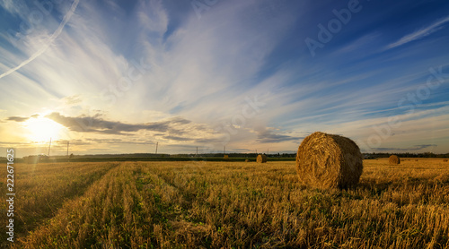 осенний пейзаж в поле с сеном вечером, Россия, Урал, сентябрь