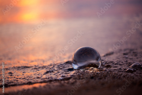 Glasskugel im Wasser