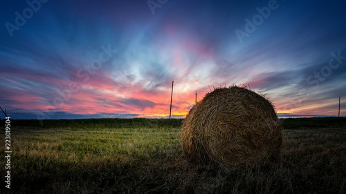 осенний пейзаж в поле с сеном вечером на закате, Россия, Урал, сентябрь