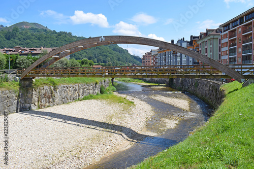 Puente en Cangas de Onis Asturia España