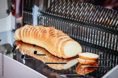 Automatic bread slicer with big sliced loaf