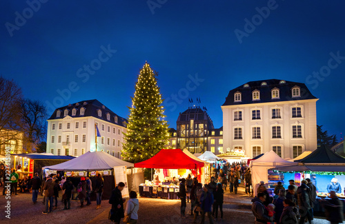 Saarbrücken - Weihnachtsmarkt am Saarbrücker Schloss am Abend