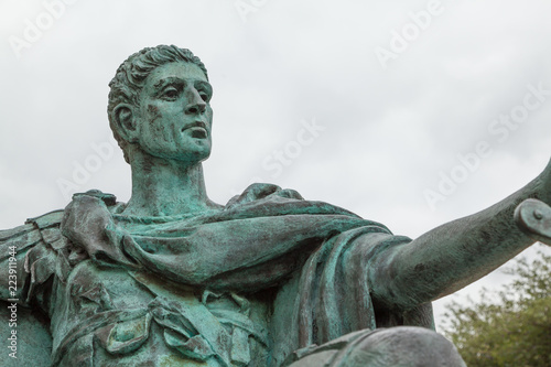 Statue von Konstantin vor dem Münster in York, Großbritannien