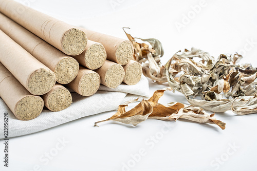 Chinese medicine moxibustion moxibustion and Ai Ye