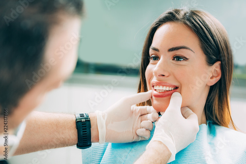 Dentysta z piękną pacjentką