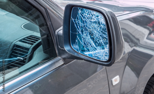 Vandalismus am Außenspiegel Auto