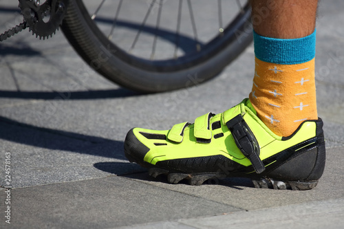 contact the sports shoes for the cyclist